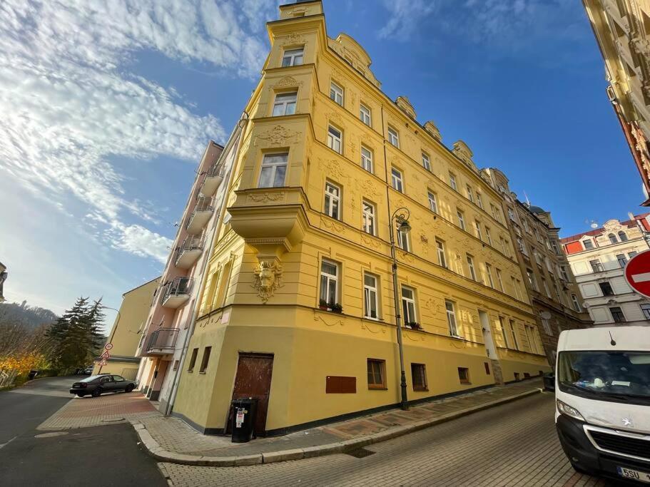 Francis Apartment - Lazenske Centrum カルロヴィ・ヴァリ エクステリア 写真
